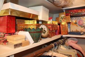 lot 451 image: Gift boxes as shown