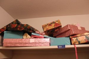 lot 450 image: Gift boxes as shown