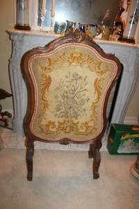 lot 284 image: Antique embroidered fire screen, see tag in photos