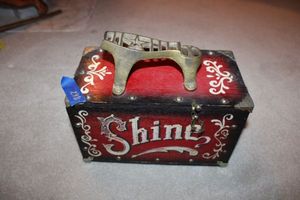 lot 298 image: Vintage shoe shine box