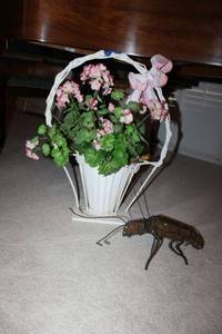 lot 299 image: Home dcor Basket floral arrangement and metal bug figurine
