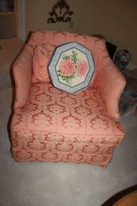lot 309 image: Upholstered arm chair, matches lot 305