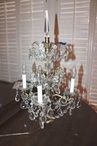 lot 304 image: Chandelier Table lamp with crystal dangles