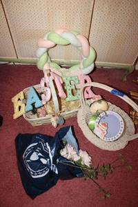 lot 327 image: Easter decorations