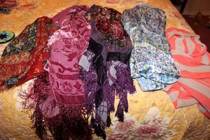 lot 350 image: Womens scarfs and wraps