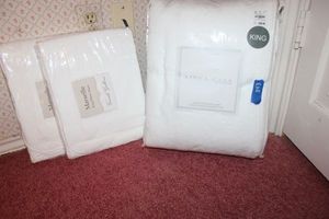 lot 343 image: King size bed coverlet set and 2 pillow shams Unopened