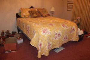 lot 351 image: QueenFull size  lift bed and bedding