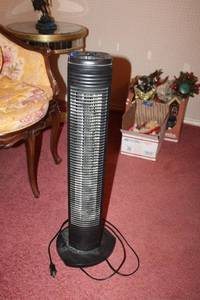 lot 358 image: Holmes air purifier