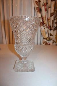 lot 367 image: Vintage Crystal pedestal vase