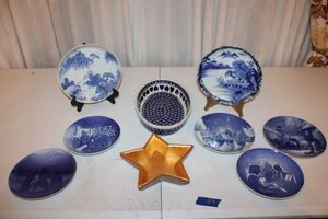 lot 54 image: Blue and white collector plates plus Pier 1 gold star and Poland hand made ceramic bowl
