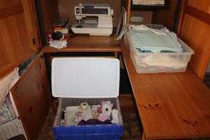 lot 177 image: Sewing machine and fabrics Singer Touch-Tronic 2010 memory machine