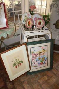 lot 190 image: Home dcor Flower prints and small easel, fruit and rose collector plates, and pink flower with green vase