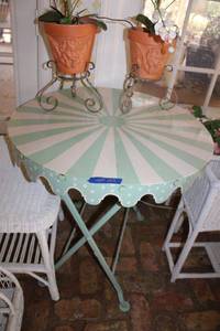 lot 193 image: Mint green and white metal table
