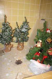 lot 165 image: 3 mini Decorative Christmas trees
