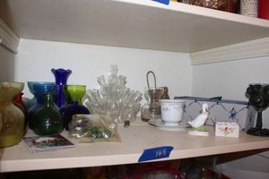 lot 168 image: Household items propagation multi bud cluster vase, colored glass vases, and more