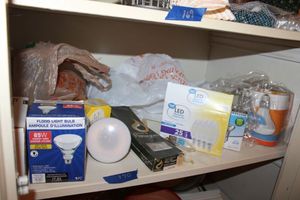 lot 170 image: Household items replacement light bulbs