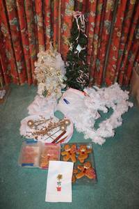 lot 202 image: Mini Christmas trees, white garland, gingerbread man ornaments