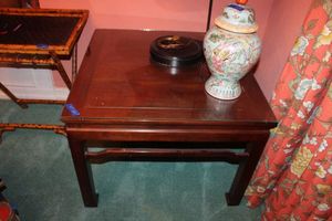 lot 206 image: Side table with glass top - Henredon furniture 32x32