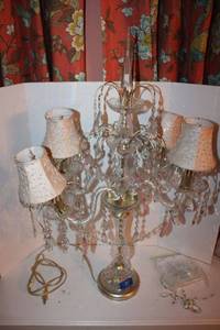 lot 210 image: Table lamp with crystal dangles plus extra dangles