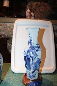 lot 216 image: Small Blue and white Porcelain vase with wooden stand - 10 tall