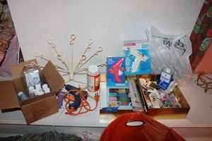lot 276 image: Craft lot glue guns, paints and more
