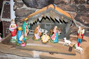 lot 224 image: Vintage nativity scene