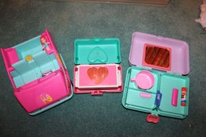 lot 268 image: Vintage Barbie mobile plus pink and green vanity cases