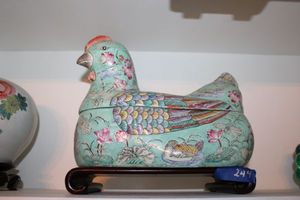 lot 244 image: Chinese porcelain chicken with lid and wooden base