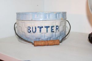 lot 246 image: Antique blue and white butter crock - 7 wide x 4 tall