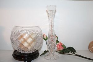lot 249 image: Lead crystal bowl and bud vase with pink rose