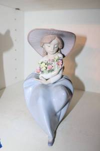 lot 254 image: LLADRO figurine - Fragrant bouquet girl 9 tall