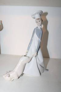 lot 253 image: LLADRO figurine - Cook in trouble 10 tall