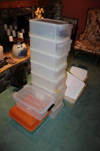 lot 277 image: Plastic storage containers