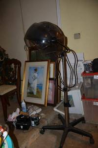 lot 579 image: Hair dryer stand by Gold N Hot
