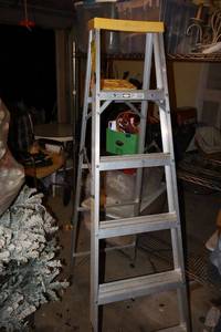 lot 577 image: Aluminum 6 step ladder