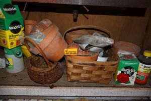 lot 525 image: Gardening flower pots and Miracle-Gro