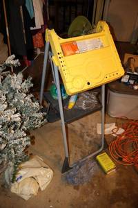lot 581 image: Step ladder with painters shelf