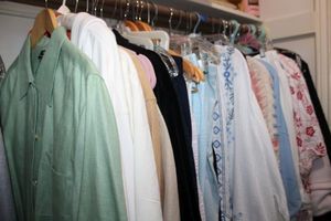 lot 468 image: Womens clothes and night gowns