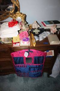 lot 381 image: Household items with jewelry organizer