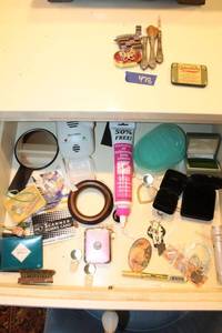 lot 478 image: Silver handle makeup brushes, pill boxes and more