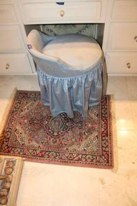 lot 485 image: Vanity chair and small area rug