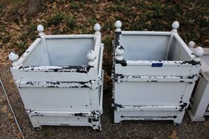 lot 589 image: Pair of planter boxes