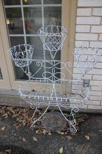 lot 595 image: White plant stand as shown