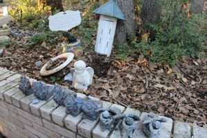 lot 604 image: Garden decorations as shown