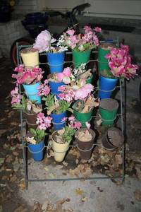 lot 613 image: Planter pyramid rack