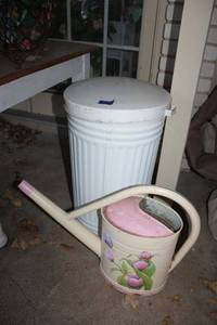 lot 618 image: Watering can and narrow trash can with lid