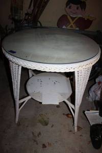 lot 567 image: Wicker round table with glass top