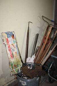 lot 553 image: Metal trash can with garden tools and horseshoe game