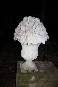 lot 651 image: Decorative garden urn