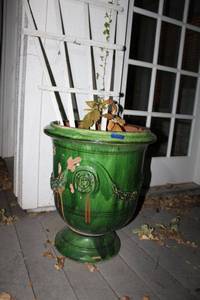 lot 674 image: Large Green glazed planter with wooden trellis